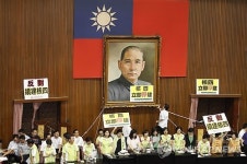 대만 정치인, 마잉주 모친 상가서 