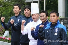 음지에서 양지를 돕는 스태프