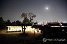 세계문화유산 수원화성 달빛서 야경 만끽