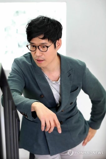 포즈 취하는 유준상