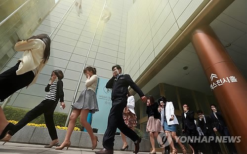 코엑스 화재로 건물 내부 연기로 가득, 인명피해 없어, 소방당국 진압 중