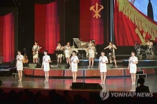北, 전국예술인대회 축하공연