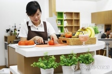 카페오아시아 2호점 관리하는 이주여성 김태희씨