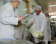 현대건설 집단급식소 | 정몽준 후보, 초등학교 급식재료 점검