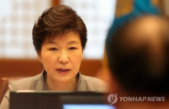 발언하는 박 대통령