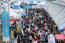 선거일 강릉 단오장 찾은 인파