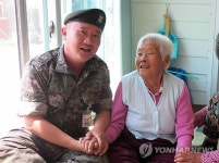 60년 전 기록찾아 국가유공자 등록 도운 이인호 상사