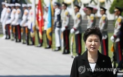 추념사를 마치고