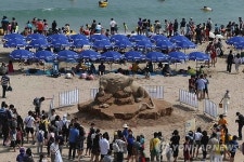 모래조각도 보고 더위도 식히고