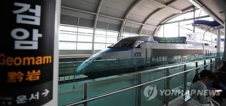 인천 검암역 빠져나가는 KTX