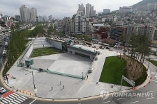 국내 최대 도심광장 부산 송상현 광장