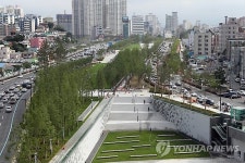 국내 최대 도심광장 부산 송상현 광장