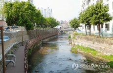 부산 온천천 상류 정비…산책로 개통
