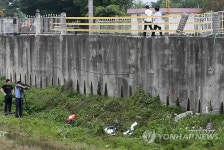 완주서 유치원 차량 전복…15명 부상(종합)