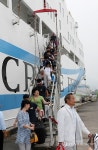 동해항 도착한 고려인 모국 방문단