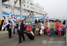 동해항 도착한 고려인 모국 방문단