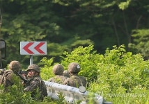 저 숲 속 어딘가에