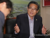  신공항 해법 제시한 강인길 부산 강서구청장
