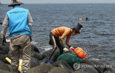주식회사해녀삼춘어업회사법인 | 조업하는 제주해녀
