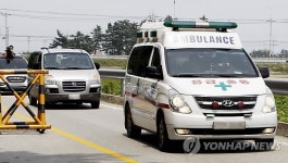 임 병장 싣고 국군강릉병원으로 들어오는 구급차