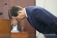 인사하는 한민구 국방장관 후보자