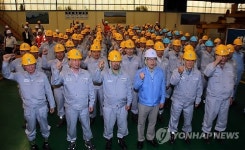 결의 다지는 한진중공업 임직원들