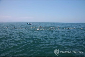 北 김정은, 동·서해함대 지휘관 수영 훈련 참관