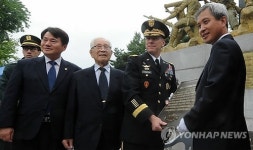 51년만에 돌아온 유엔군 초전 기념 동판