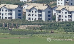 평온한 북한 해물마을