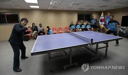 '탁구 전설' 이에리사 의원, 한빛부대에 비법 전수