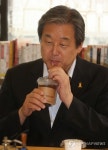 실버카페 방문한 김무성 의원