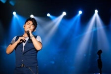 이승철, 탈북청년합창단과 광복절 독도서 통일송 합창