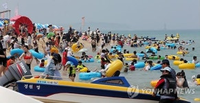 개장 후 첫 휴일 경포해수욕장