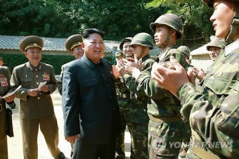 北 김정은, 동해안 최전방부대 포 사격훈련 지도