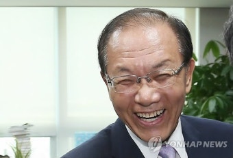 밝은 표정의 황우여 내정자