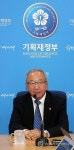현오석 경제회복 불씨 살렸지만 국민체감 부족해 죄송