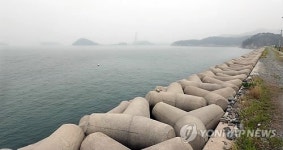 진해 글로벌 테마파크 예정지에서 본 바다