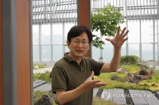 교황과 나 펴낸 천주교 평신도 신학자 김근수씨