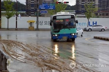대전·충남 장맛비…천안지역 도로 주택 침수(종합)