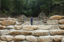 계곡 파괴하는 사방댐