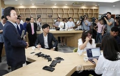 디자인이룸인제주지사 | 제주지사 집무실 디자인 소통 공간으로 바꿔