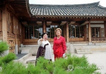 가구박물관 돌아보는 포르투갈 대통령 부인