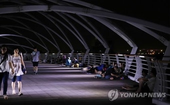 열대야로 도심탈출…강릉의 잠 못 드는 밤