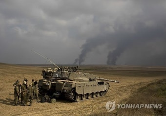 이스라엘 공습에 가자지구 팔' 난민 10만명 넘어(종합)