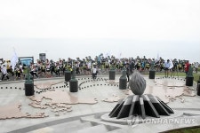 대학생 국토종단 나눔로드 최남단 마라도서 출정