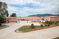 고산과수농장 현지지도하는 북한 김정은 위원장