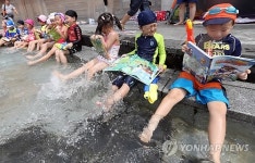 물장구 치며 독서삼매경