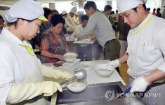현대차 중복에 어르신 건강챙기기…삼계탕 대접