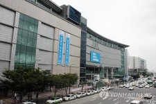수원 상인들 상생 필요없다…롯데 떠나라