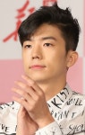 박수치는 우영